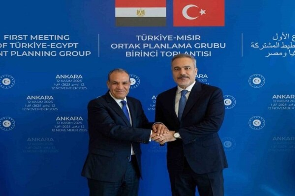 القاهرة وأنقرة تبحثان مشروع ’قوة الاستقرار الدولية’ في غزة