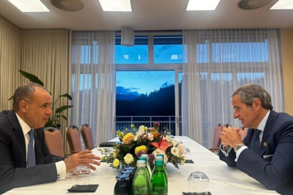 مشاورات بين وزير خارجية مصر وغروسي بشأن الملف النووي الإيراني