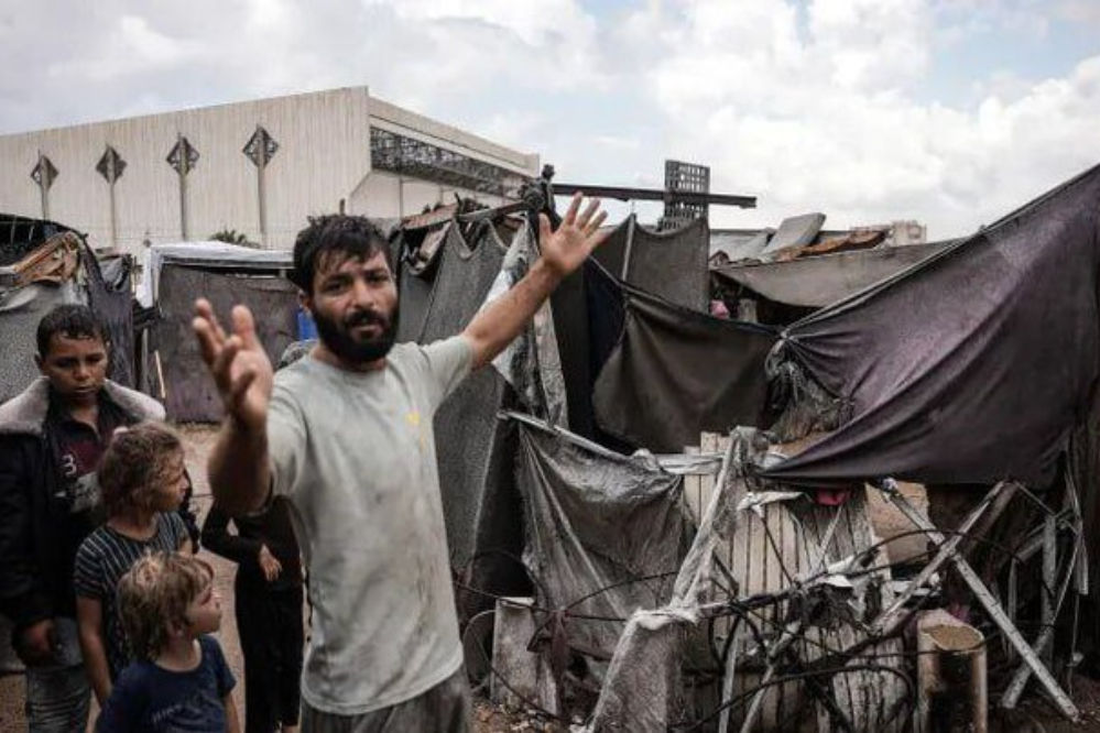 كارثة إنسانية في غزة: استشهاد 14 فلسطينياً اثر البرد والسيول