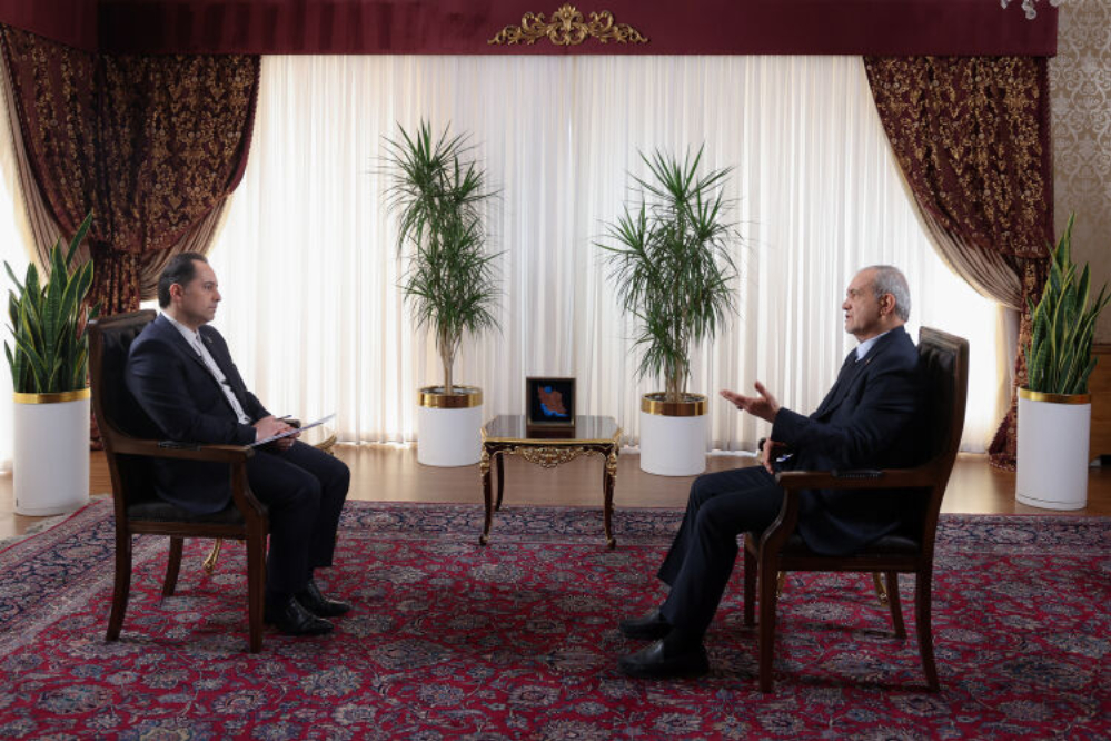 الرئيس بزشكيان : نستمع الى مطالب المتظاهرين ونسعى لحل مشاكلهم.. الاحتجاج يختلف عن أعمال الشغب