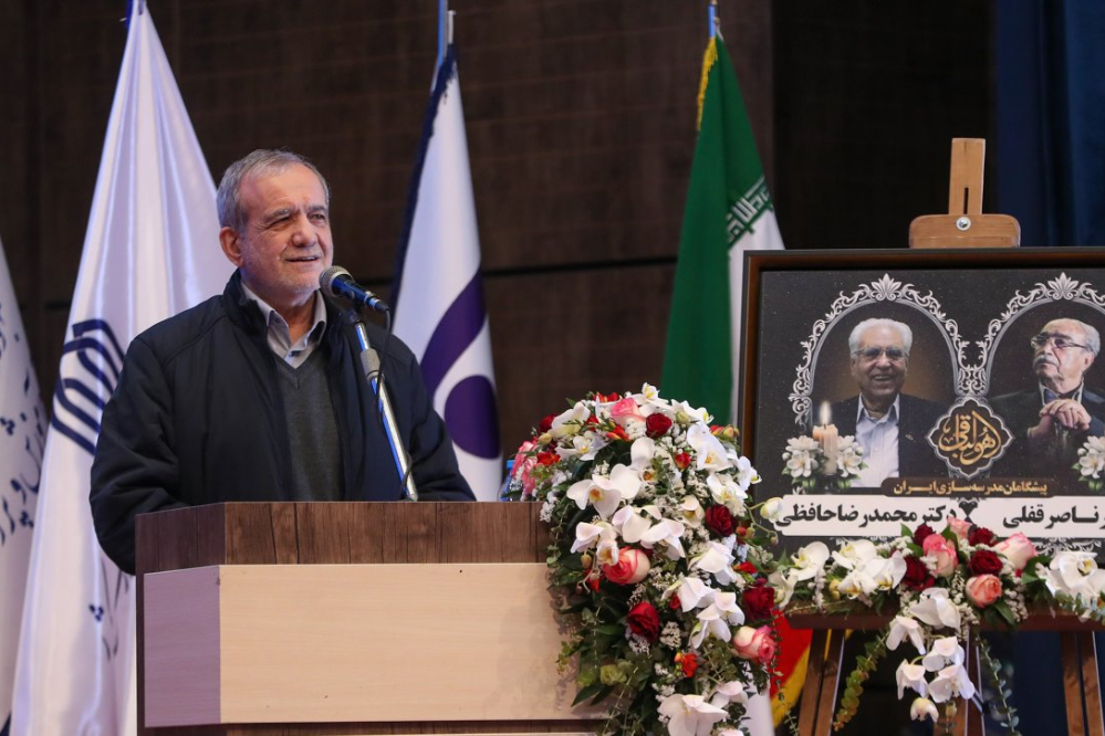 الرئيس بزشكيان: على المسؤولين ان يسخروا انفسهم لخدمة الشعب