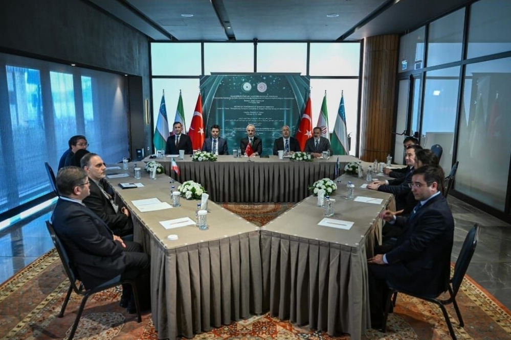 اقامة اول اجتماع ثلاثي لوزراء النقل لايران وتركيا واوزبكستان في اسطنبول