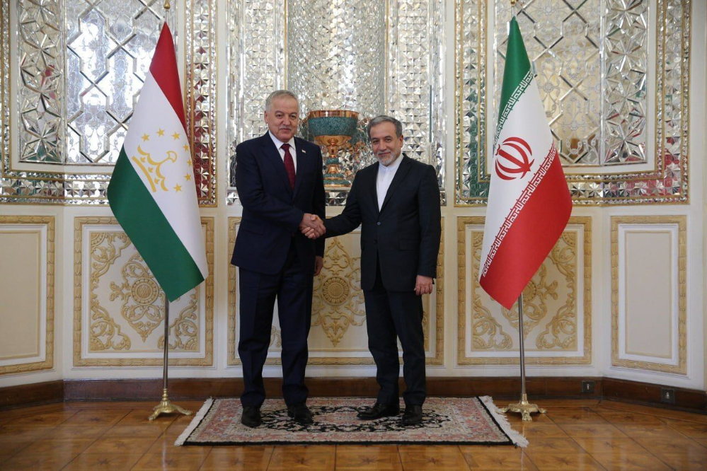 طاجيكستان تهنئ بذكرى انتصار الثورة الاسلامية