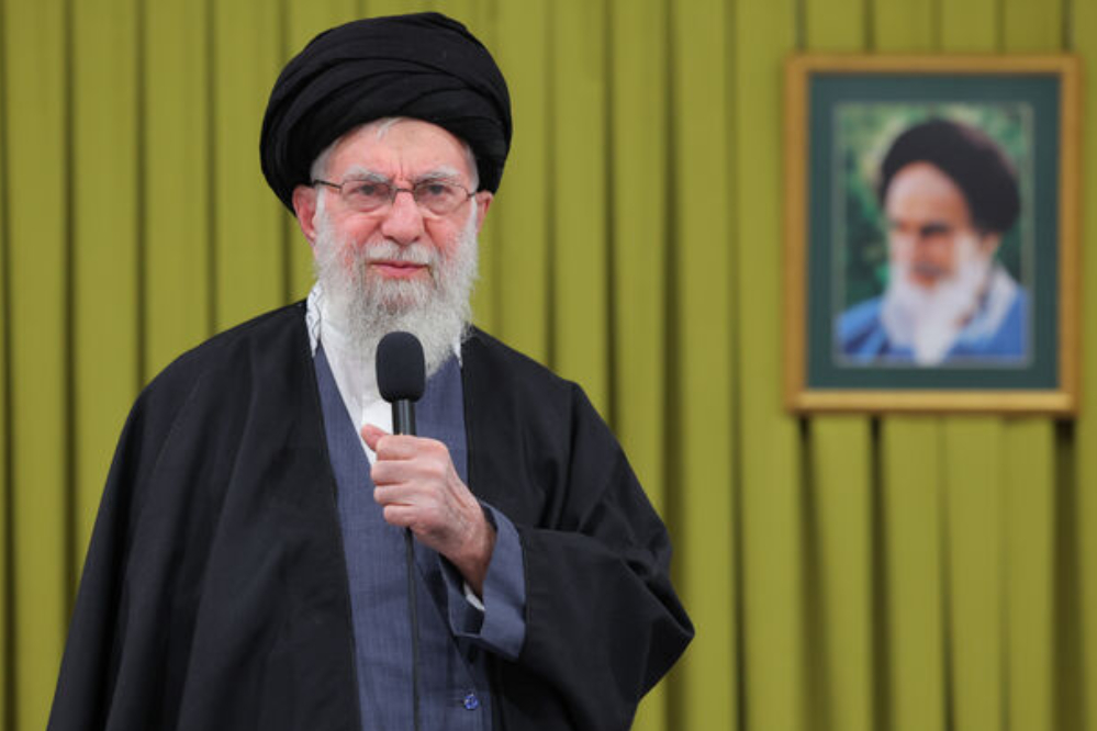 رسالة متلفزة للإمام الخامنئي يشكر فيها الشعب الإيراني العظيم على حضوره المليوني في مسيرات يوم الله «22 بهمن»