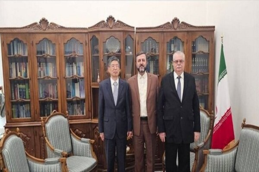 نائب وزير الخارجية الايراني يجري مشاورات مع السفيرين الروسي والصيني بشأن محادثات جنيف