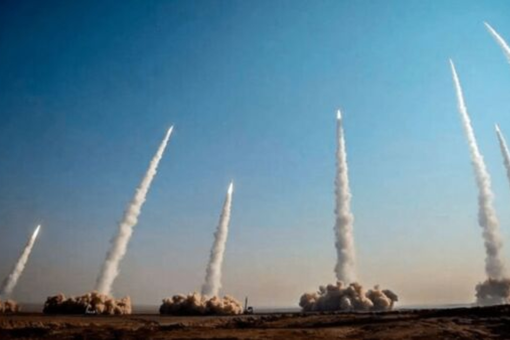 عملية الوعد الصادق 4 مستمرة / هجمات صاروخية وطائرات مسيرة مشتركة على مواقع العدو