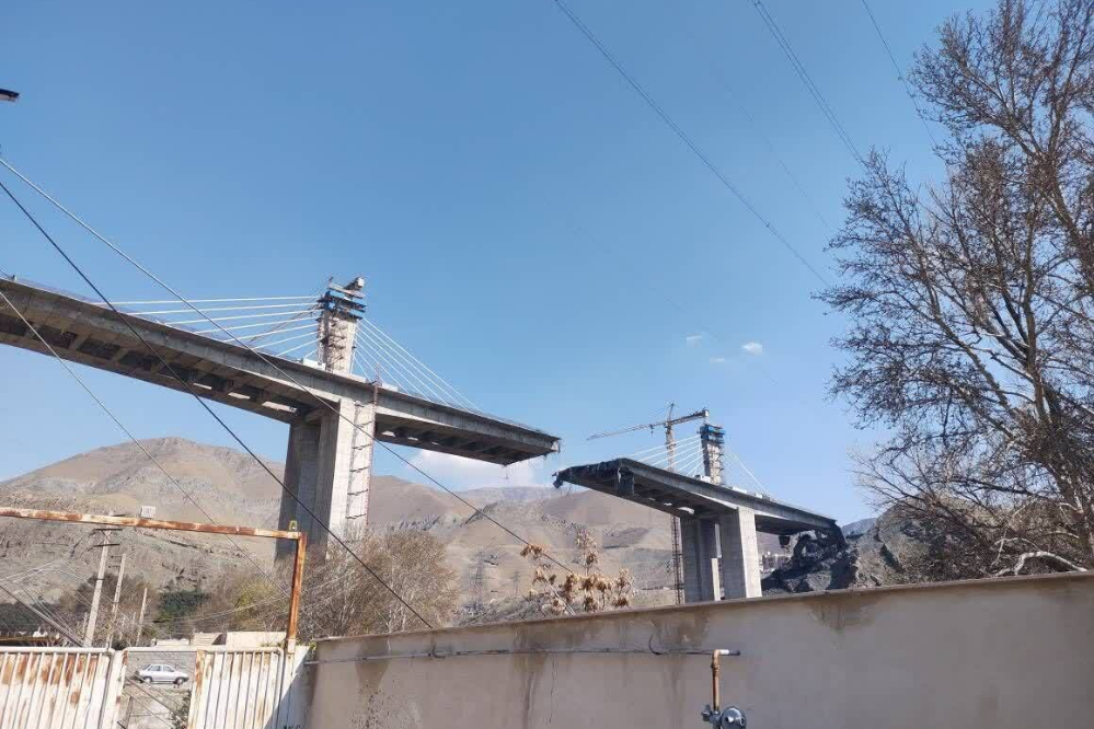 استشهاد 8 افراد واصابة 95 آخرين بجراح اثر الهجوم العدواني على جسر "B1" في كرج غرب طهران