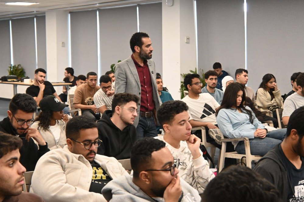 شركة RAKICT تستعرض مستقبل التدريب في الذكاء الاصطناعي لطلبة الهندسة من داخل الأكاديمية العربية بالقرية الذكية