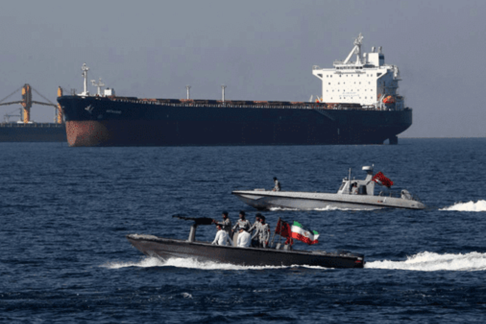 الجزيرة: أكثر من 100 سفينة تقدمت بطلبات لعبور مضيق هرمز بموجب البروتوكول الجديد