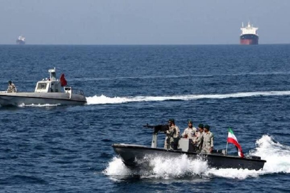 شركة لويدز للتأمين: 26 سفينة إيرانية اخترقت الحصار البحري الأمريكي