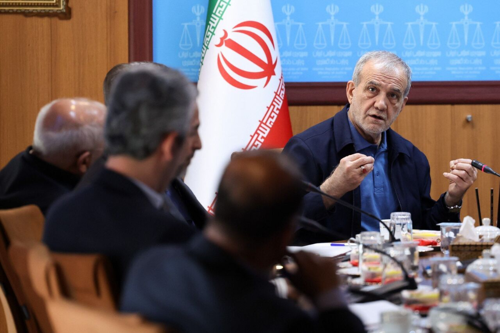 الرئيس بزشكيان: يجب الاستفادة من كل السبل العقلانية والدبلوماسية لخفض التوترات/الحرب ليست في مصلحة أحد