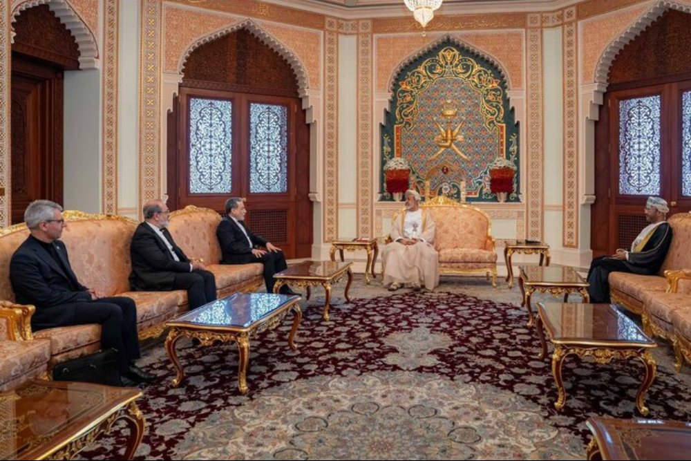 عراقجي يلتقي سلطان عُمان.. تأكيد على ترسيخ السلام والإستقرار في المنطقة