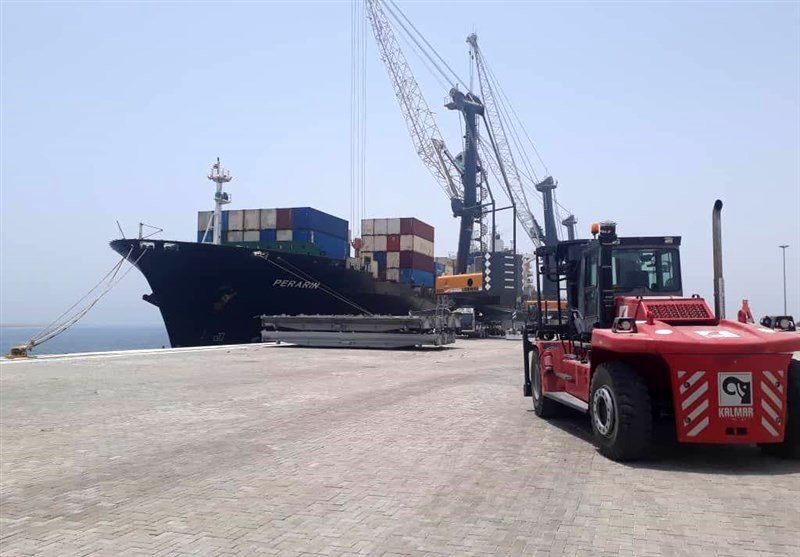 پهلوگیری ۳۲ فروند کشتی حامل کالاهای اساسی در ‌بندر شهیدرجایی