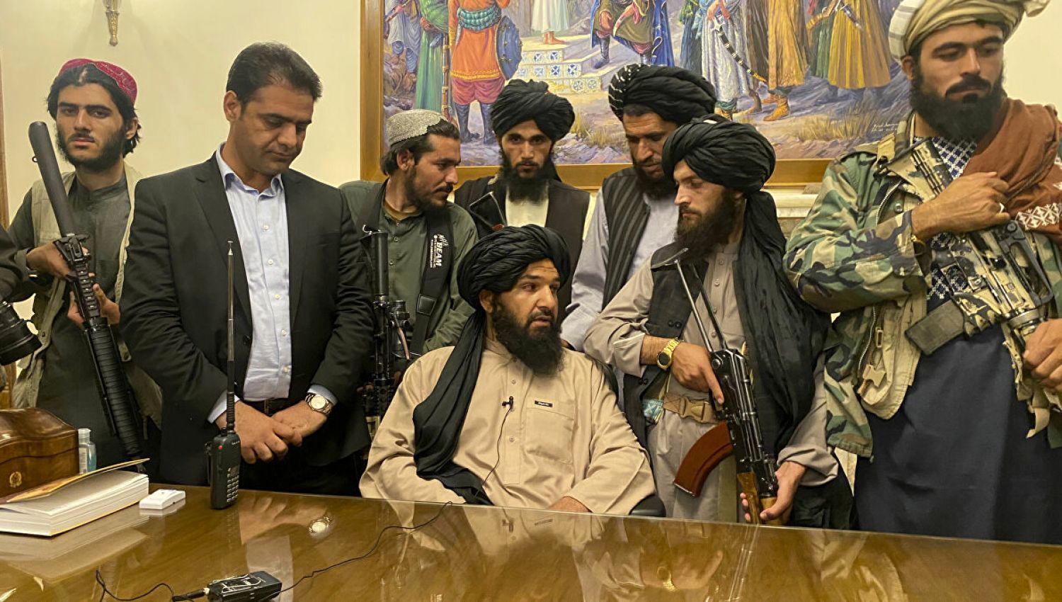 طالبان تواصل مساعيها لاحتواء فوضى الانسحاب الامريكي (آخر مستجدات أفغانستان)