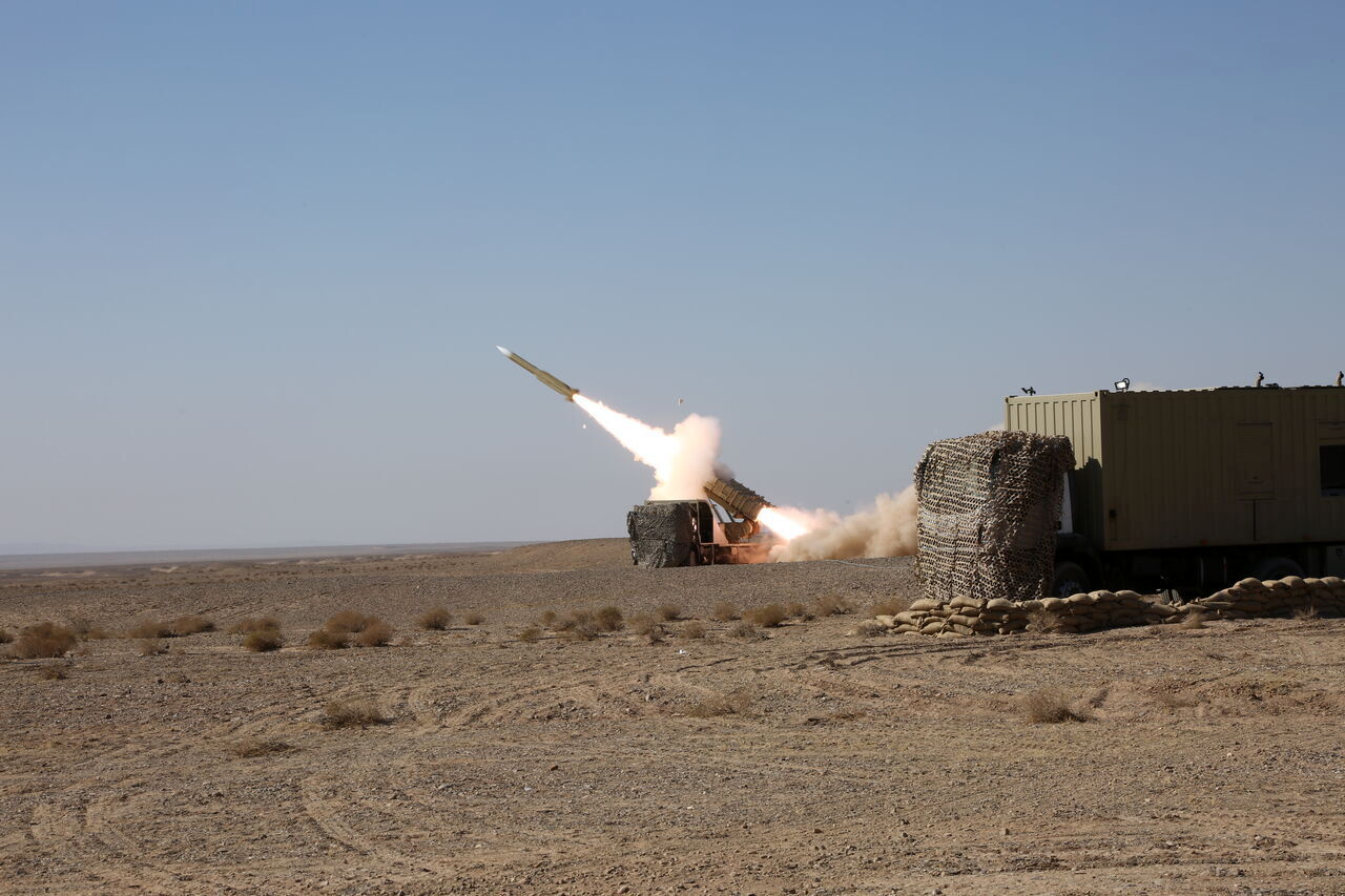 صواريخ مرصاد 16 المحلية الصنع تدوي في سماء ايران