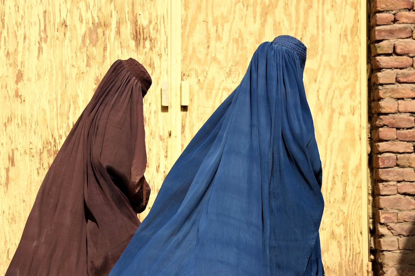 بی‌سوادی و ازدواج زودهنگام؛ دو چالش اصلی زنان افغانستان