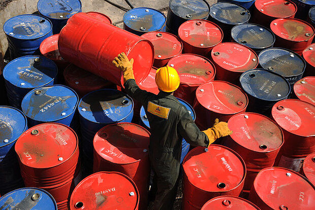 بازار جهانی در انتظار نفت 100 دلاری