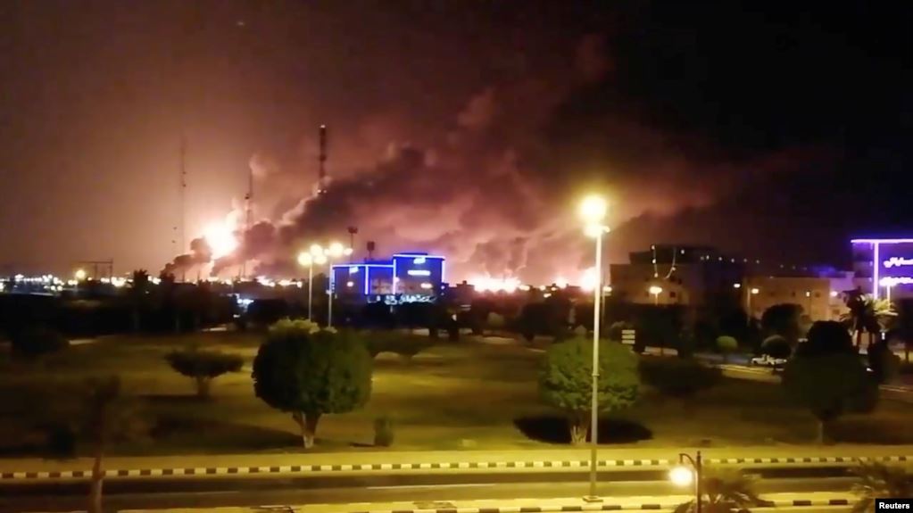 كاتب سعودي يزعم أن العراق أو قطر ضربتا أرامكو.. وبغداد تنفي