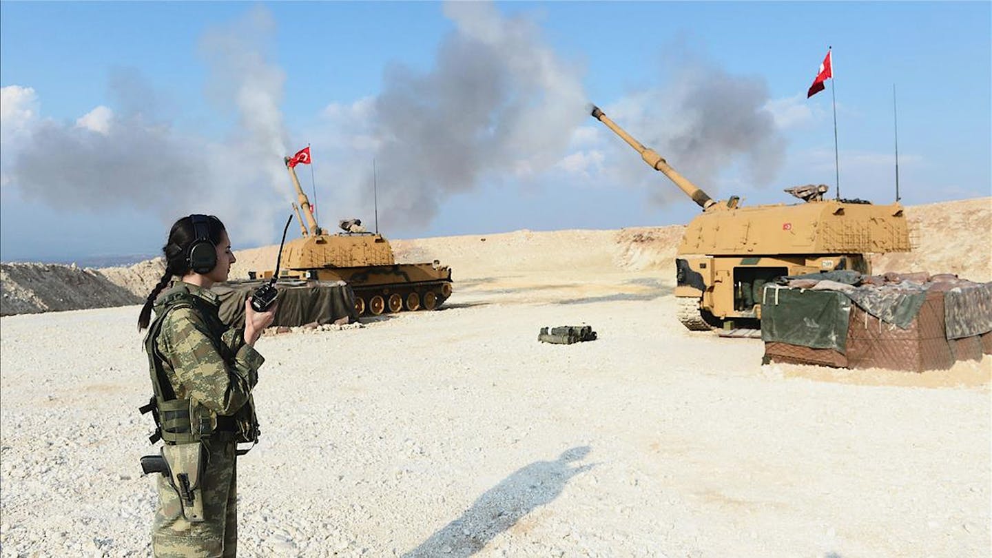 المدفعية التركية تطال جنود اميركا شمال سوريا.. واردوغان يتمسّك بحملته