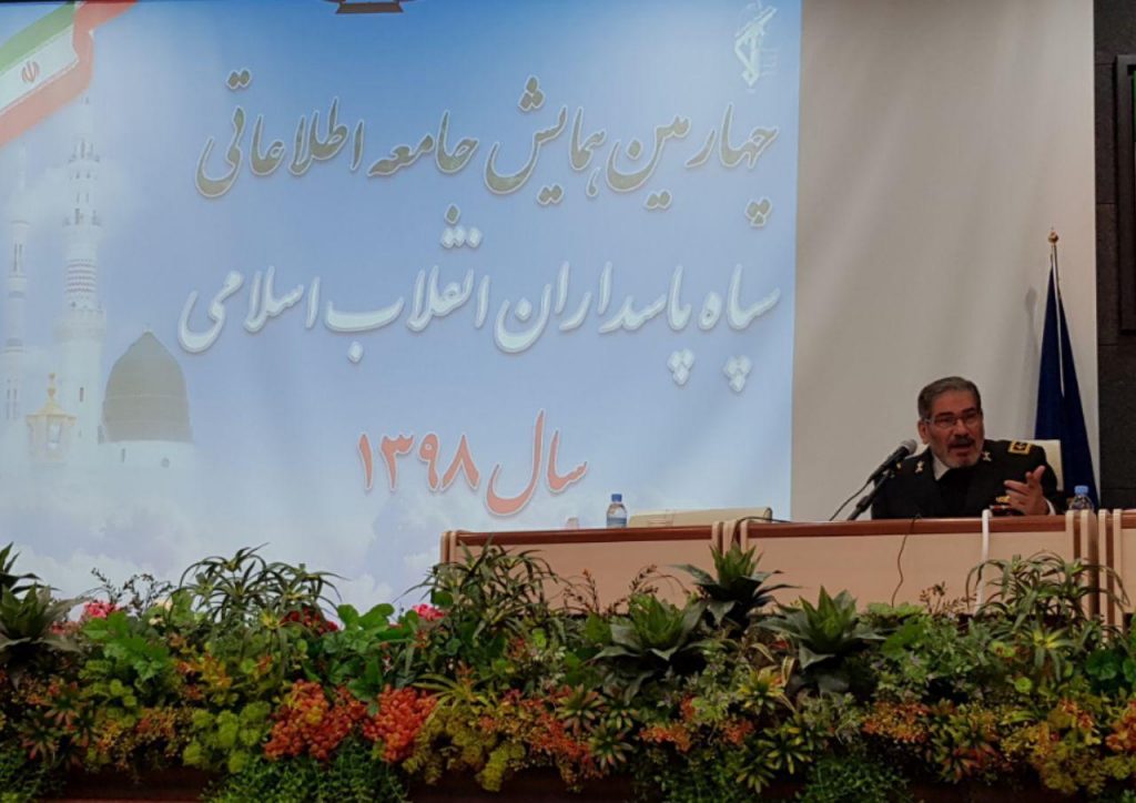 الادميرال شمخاني: الحرس الثوري رمز راسخ للثورة الاسلامية