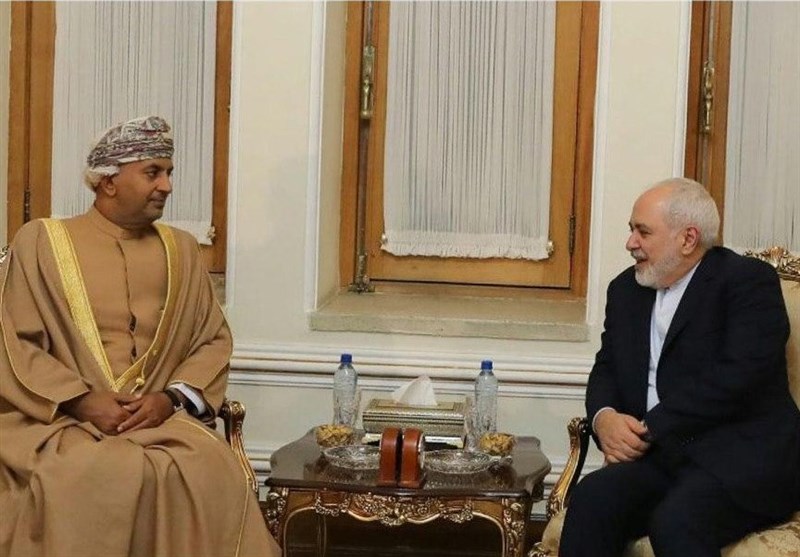 ظريف يؤكد لوزير الصناعة العماني على تعزيز التعاون الاقتصادي بين طهران ومسقط