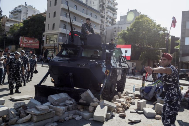 هذا هو عدد جرحى الامن خلال المواجهات مع المحتجين في لبنان