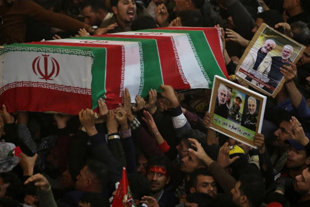 بالفيديو.. هكذا استقبلت جثامين الشهيدين سليماني والمهندس في الاهواز
