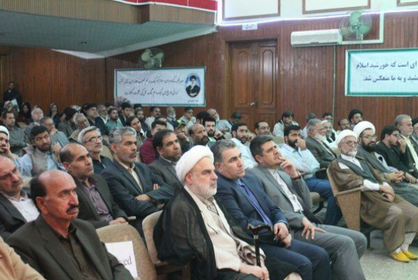 شخصيات باكستانية: نهج الإمام الخميني (ره) بامكانه ان يوحد الشعوب المختلفة
