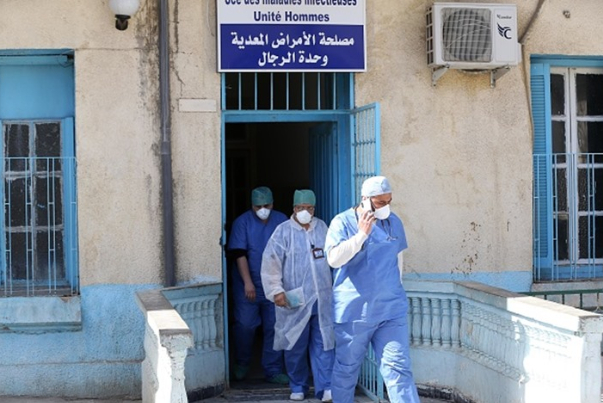 أول حالة وفاة و3 إصابات بكورونا في المغرب