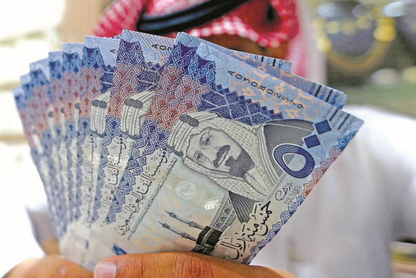 السعودية.. إجراءات تقشفية كبيرة وعسكري يشكو الفقر (فيديو)