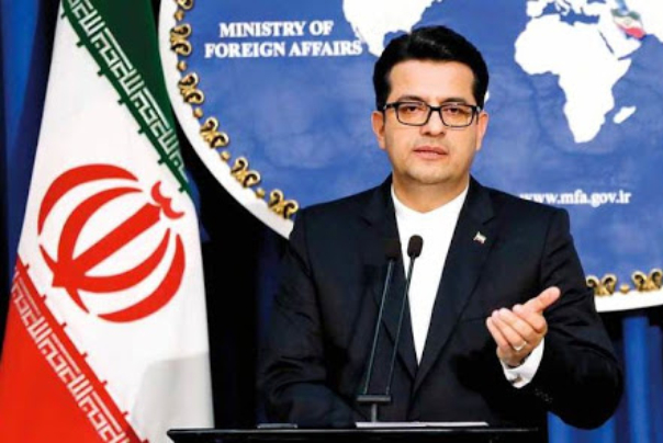 طهران تدعو باريس للكفّ عن التدخل في شؤونها الداخلية