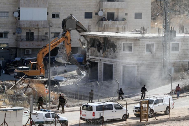 الاحتلال يهدم منزلًا شرق القدس.. ويعتقل شابا من طولكرم وطفلا جنوب المسجد الأقصى