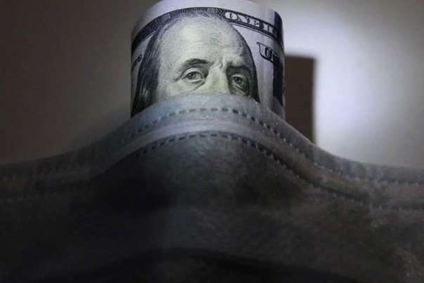 US Dollar at Risk of Sudden Collapse, Ex-IMF Official Warns