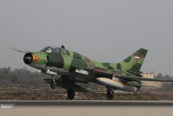 مناورات الحرس الثوري.. مهاجمة اهداف برية بقذائف مجنحة