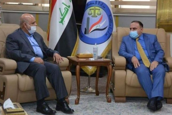 السفير الايراني ووزير العدل العراقي يؤكدان ضرورة تعزيز التعاون بين البلدين