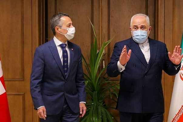 ظريف يستقبل نظيره السويسري في طهران والاخر يصف محادثاتهما بالمثمرة