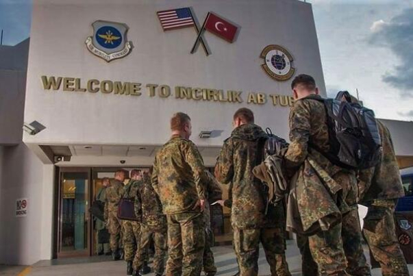 رون جونسون: ندرس نقل قواتنا من "إنجرليك" التركية إلى اليونان