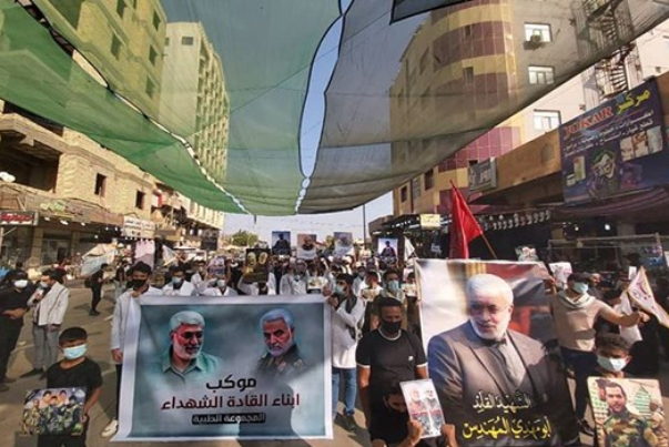 زوار أربعين الحسين (عليه السلام) يستذكرون شهداء قادة النصر