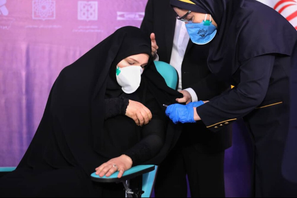 %70 من الإيرانيين يتلقون لقاح كورونا حتي نهاية الخريف.. ودول تطلب شراء الكمامات من ايران