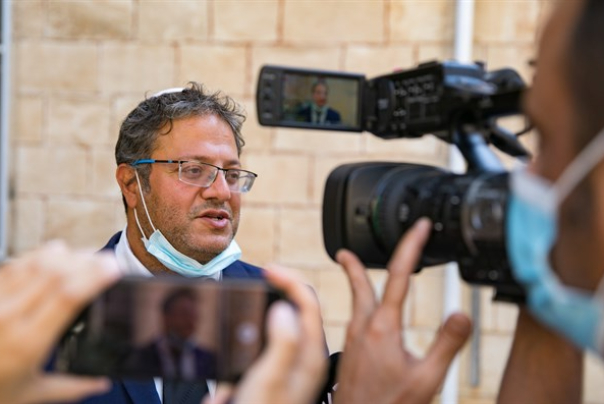 ח"כ יאיר לפיד תוקף: איתמר בן גביר מופרע ברישיון