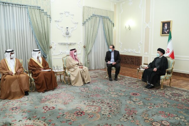 الرئيس الايراني يستقبل مستشار الامن الوطني الاماراتي