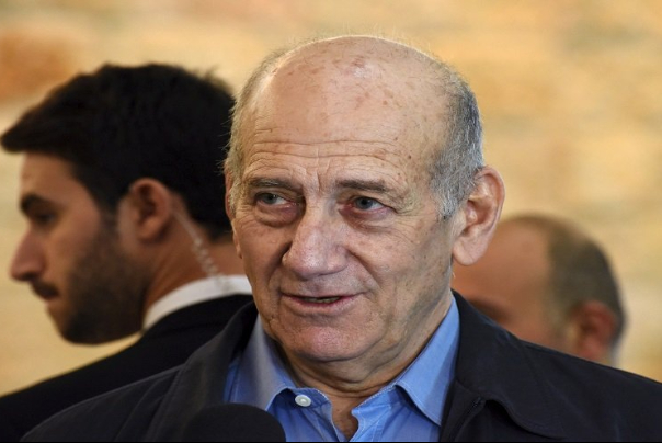 אולמרט: נתניהו ומשפחתו חולי נפש