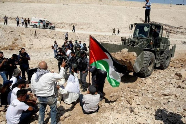 فلسطين.. مخطط صهيوني لإخلاء الخان الأحمر واعتقالات بالضفة