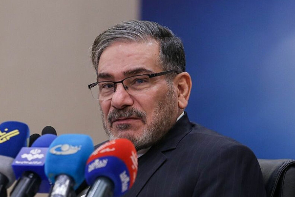 شمخاني يؤكد على رفع الحظر بشكل كامل ومؤثر