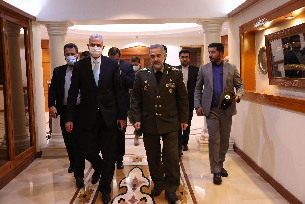 وزير الدفاع: ايران دعمت العراق بالإمكانات العسكرية منذ عدوان داعش