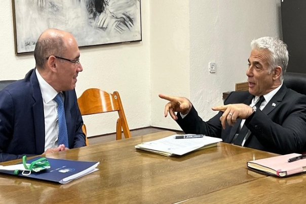 יאיר לפיד נפגש עם נגיד הבנק של ישראל