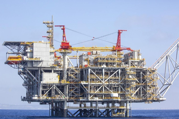 Переговоры по отмене санкций не помещали развитию нефтяной промышленности Ирана