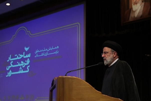 السيد رئيسي: يجب الاعتراف بالقدرات النسائية التي يشجّعها قائد الثورة دائماً