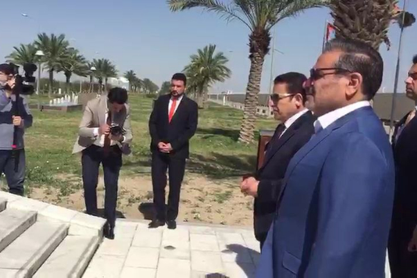 شمخاني يؤدي التحية لشهداء قادة النصر في العراق