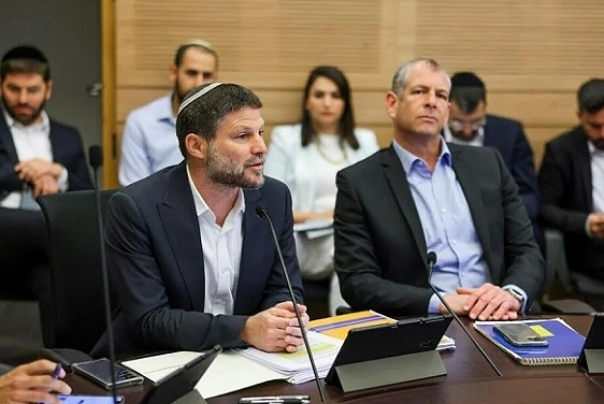מומחי משרד האוצר מציגים תמונה עגומה, וסמוטריץ' אופטימי